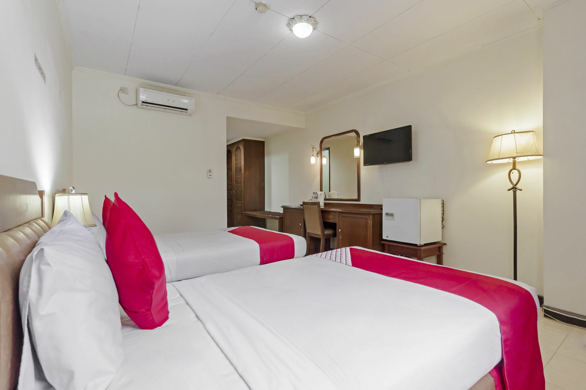 Oyo 108 Hotel Surya Jakarta Eksteriør bilde